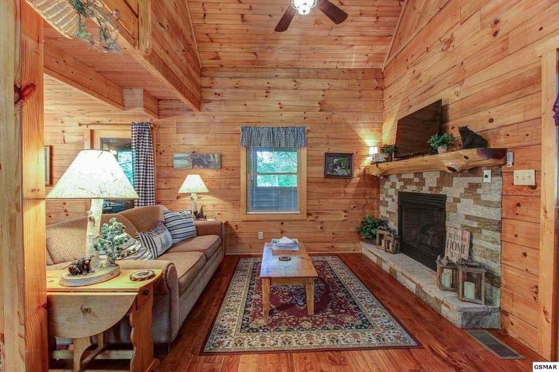 880 Bear Run Way, Sevierville, TN 37862