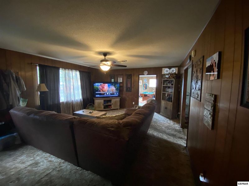 1009 Oak St, Sevierville, TN 37862