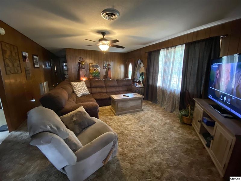 1009 Oak St, Sevierville, TN 37862