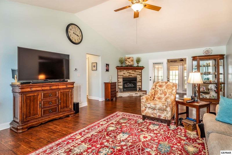 1876 River Vista Cir, Sevierville, TN 37876