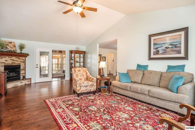 1876 River Vista Cir, Sevierville, TN 37876
