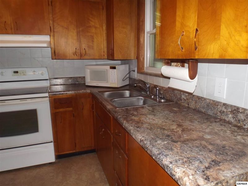 420 New Riverside Dr, Sevierville, TN 37862