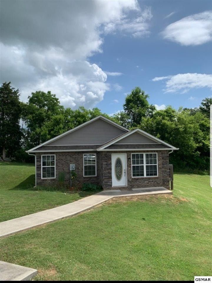 1742 Watauga St, Sevierville, TN 37876