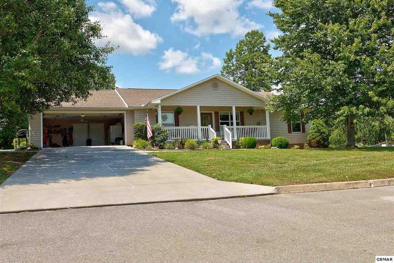 2709 English Hills Dr, Sevierville, TN 37876
