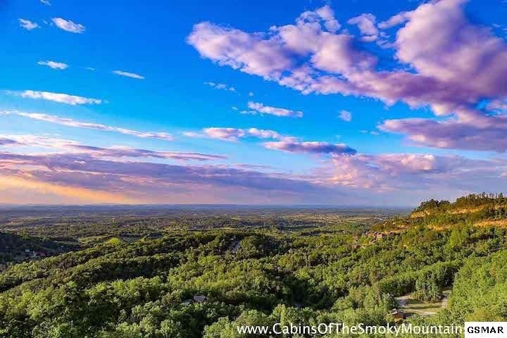 2025 Oakmont Dr, Sevierville, TN 37876