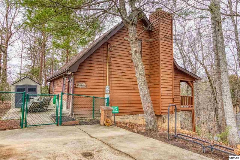2913 Pine Haven Dr, Sevierville, TN 37862