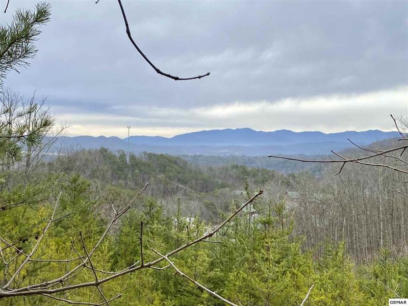 2913 Pine Haven Dr, Sevierville, TN 37862