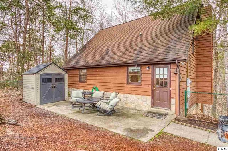 2913 Pine Haven Dr, Sevierville, TN 37862
