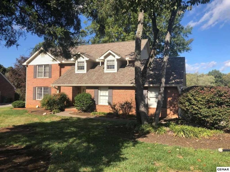 445 Fox Den Dr, Knoxville, TN 37934