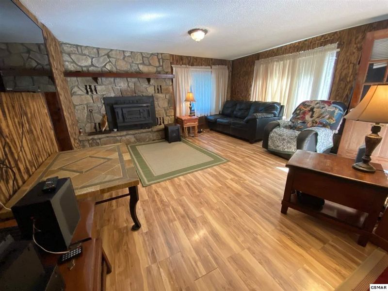 424 King Branch Rd, Sevierville, TN 37876