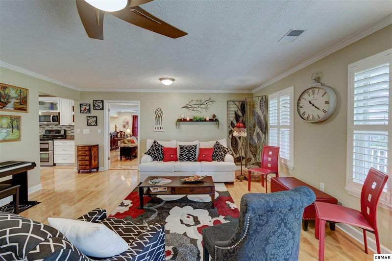 1428 Hillside Dr, Sevierville, TN 37876