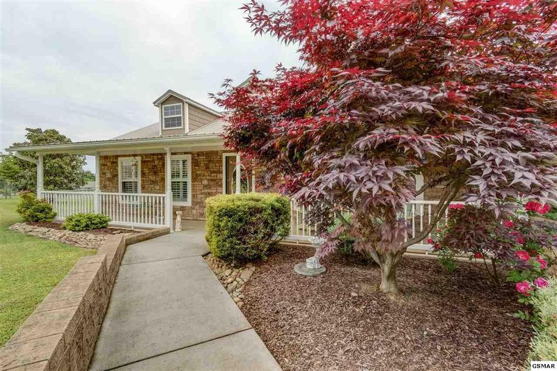 1428 Hillside Dr, Sevierville, TN 37876