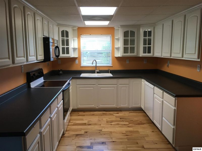 2424 Big River Overlook Dr, Sevierville, TN 37876