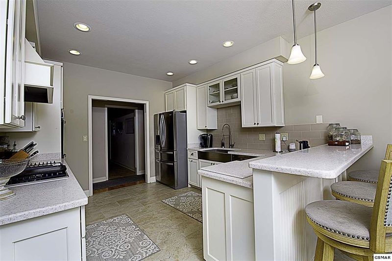 93 Claymore Ln, Oak Ridge, TN 37830