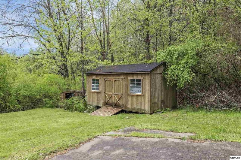 2263 Upper Middle Creek, Sevierville, TN 37876