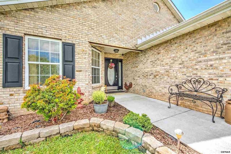 1664 Jasmine Trl, Sevierville, TN 37862