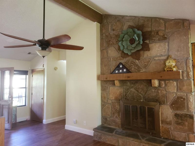 859 Dudley Dr, Sevierville, TN 37876