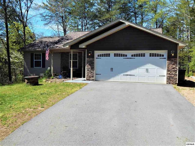 1114 Tramel Rd, Sevierville, TN 37862