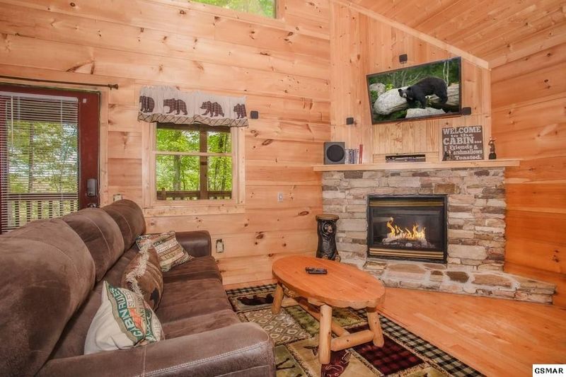 2879 Joyner Hills Ln, Sevierville, TN 37876