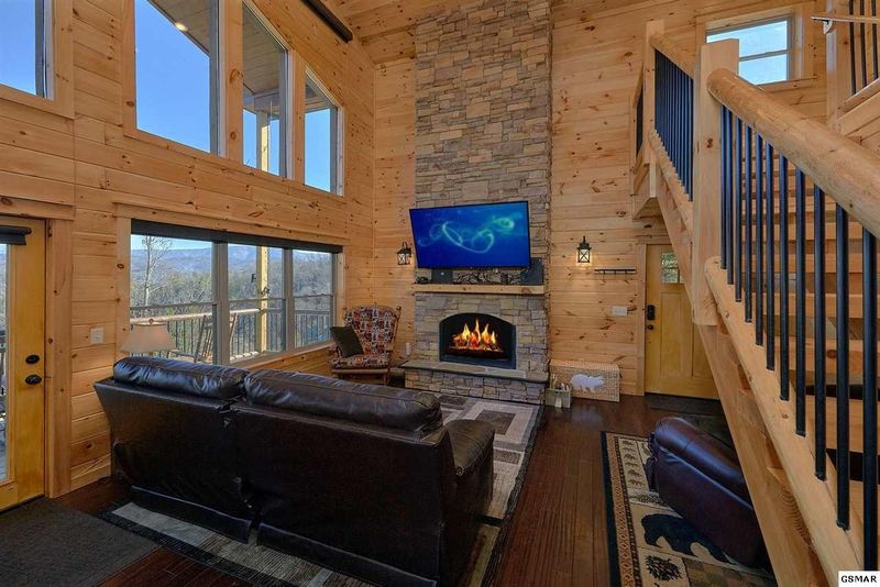 2430 Lower Bluff Way, Sevierville, TN 37862