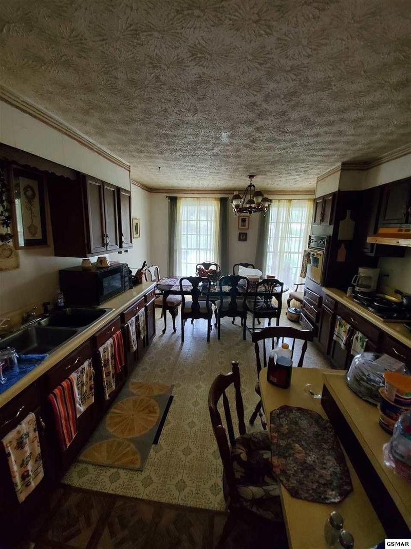 1255 Village Dr, Sevierville, TN 37862