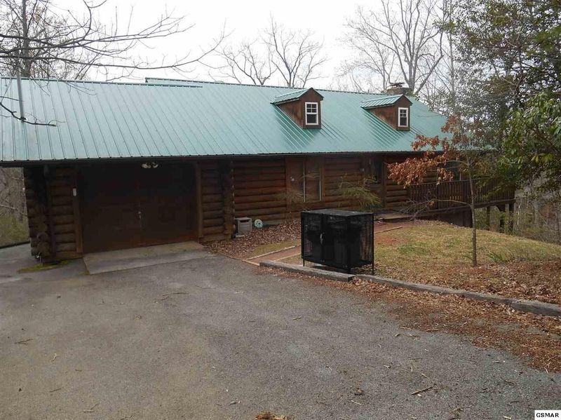 904 Ski View Ln, Sevierville, TN 37876