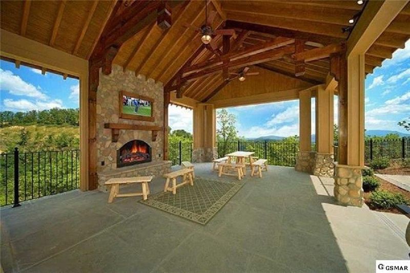 2943 Legacy Vista Dr, Sevierville, TN 37876