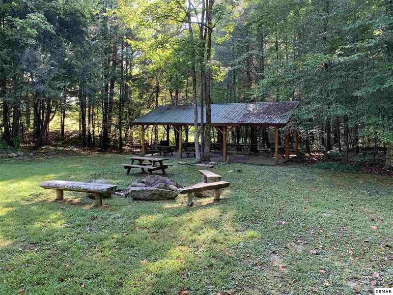 51 Rosco Ct, Sevierville, TN 37862