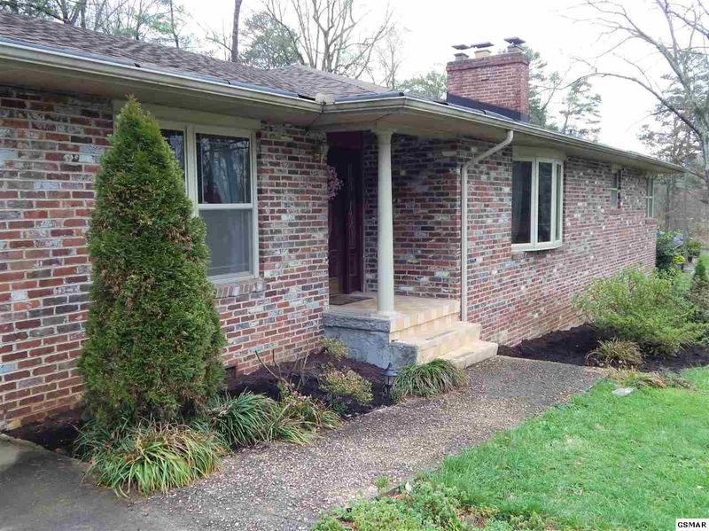 320 Grata Dr, Knoxville, TN 37914