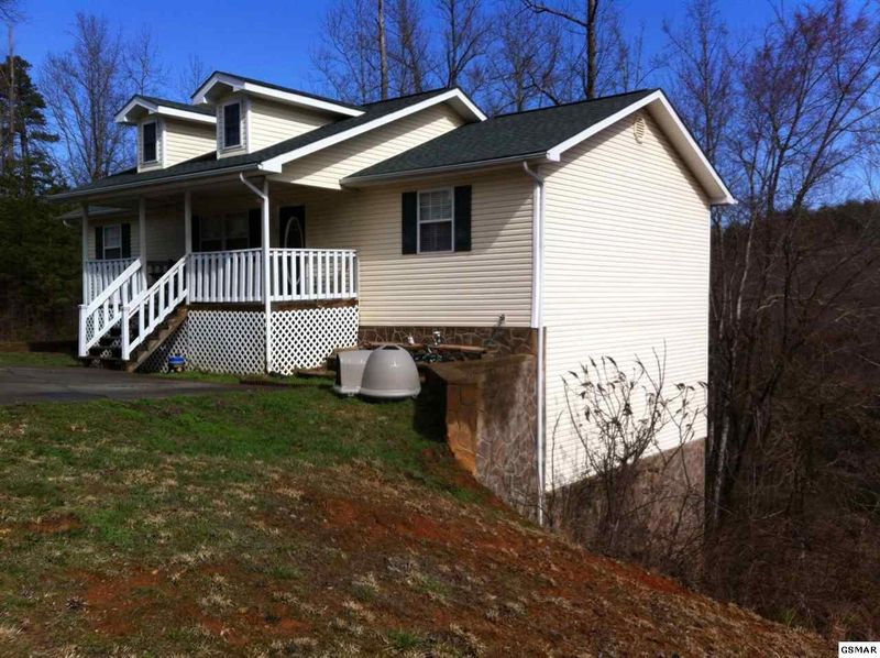 179 Burning Oaks Dr, Sevierville, TN 37876