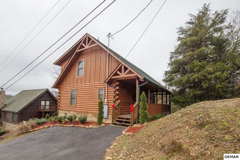 2230 Eagle Feather Dr, Sevierville, TN 37876