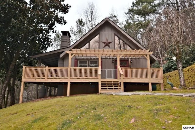 306 Oakwood Dr, Sevierville, TN 37876