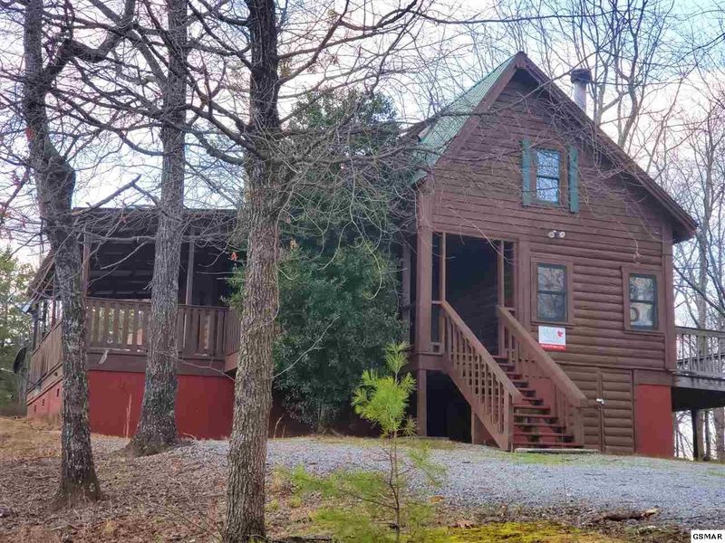 2449 Misty Shadows Dr, Sevierville, TN 37862