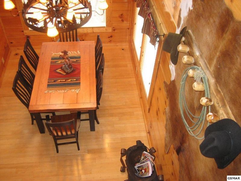 1113 Towering Oaks Dr, Sevierville, TN 37876