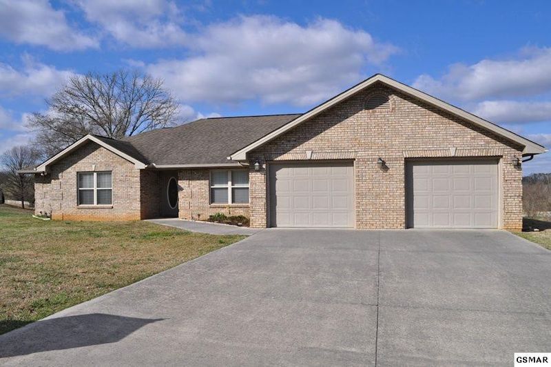 1345 River Run Cir, Sevierville, TN 37876