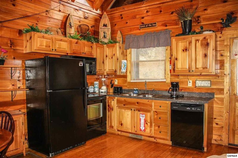 2251 Upper Middle Creek Rd #32, Sevierville, TN 37876