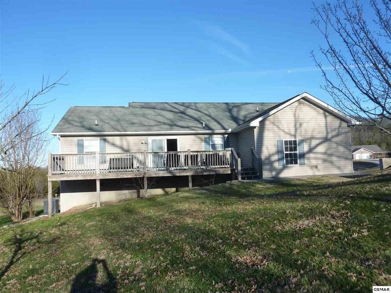 1384 Crystal View Dr, Sevierville, TN 37876