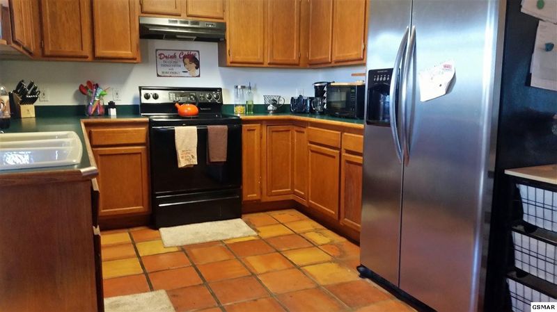 1609 Upper Ridge Ct, Sevierville, TN 37862