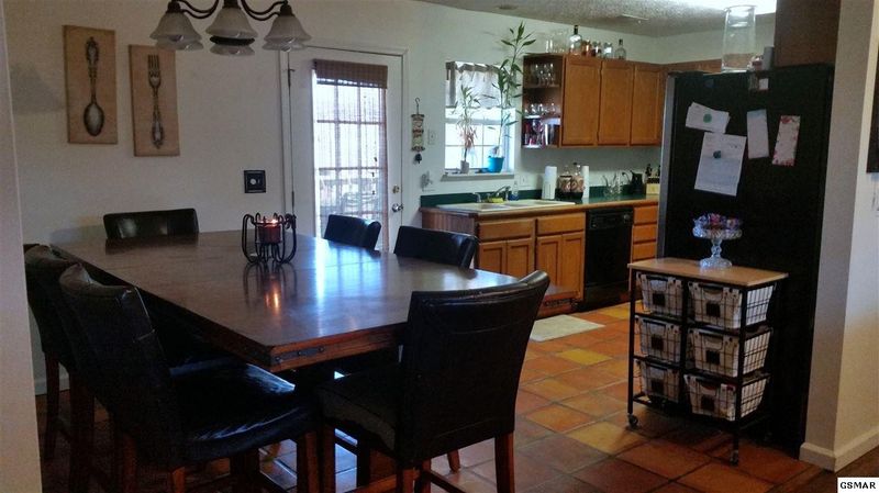 1609 Upper Ridge Ct, Sevierville, TN 37862