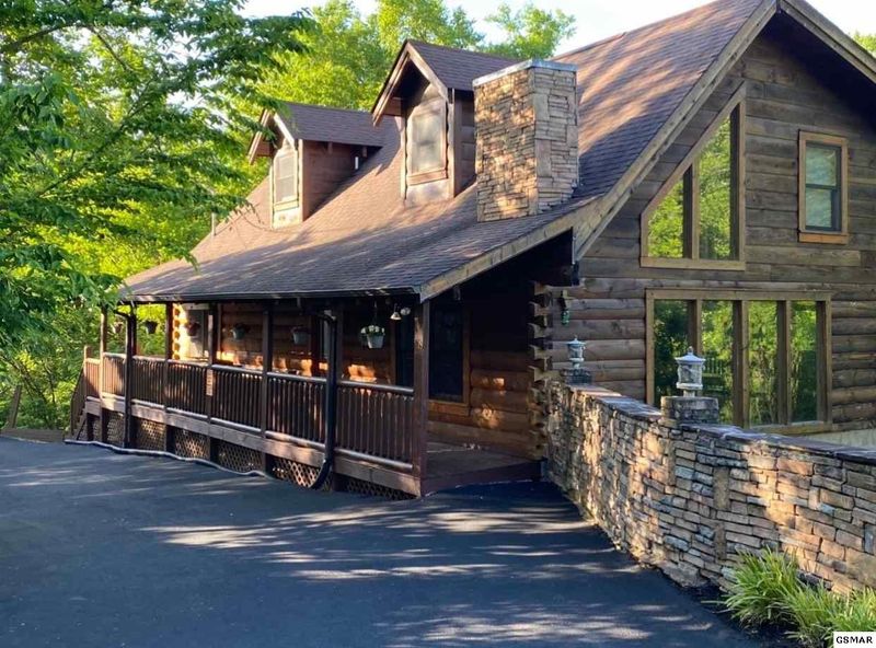 1618 Paradise Ridge Dr #WILDHOGGINN, Sevierville, TN 37862