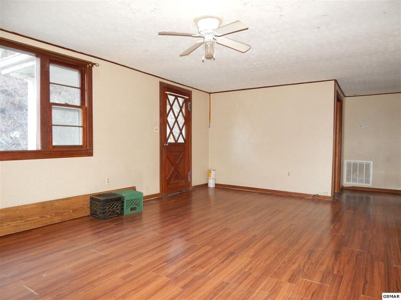 450456 King Branch Rd, Sevierville, TN 37876