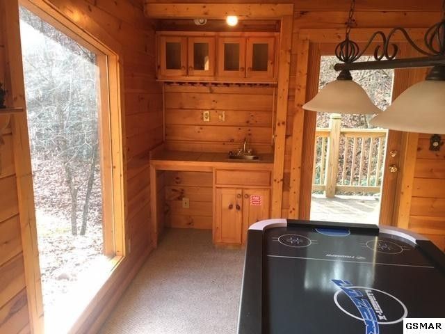 1008 Silver Poplar Ln, Sevierville, TN 37876