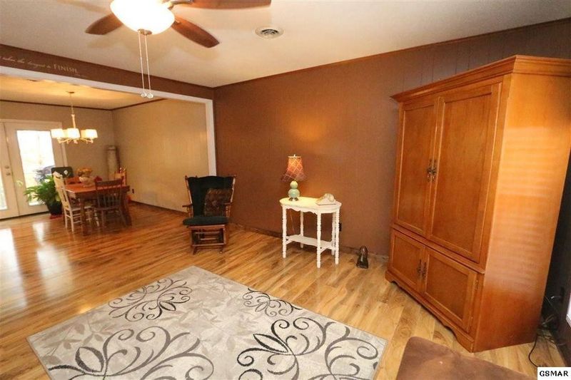 408 Woodland Dr, Sevierville, TN 37862
