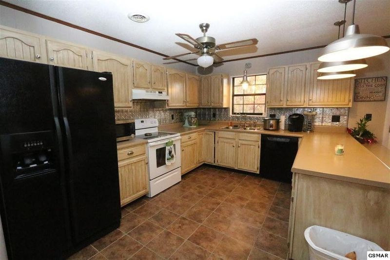 408 Woodland Dr, Sevierville, TN 37862