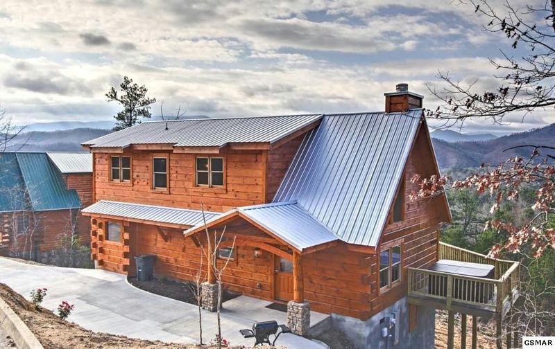 2460 Hackberry Dr, Sevierville, TN 37862