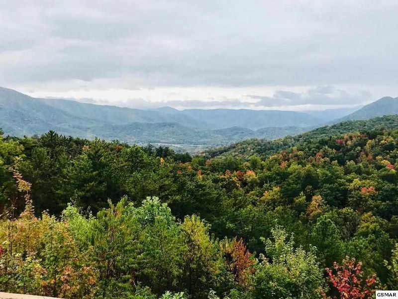 2739 Hatcher Mountain Rd, Sevierville, TN 37862
