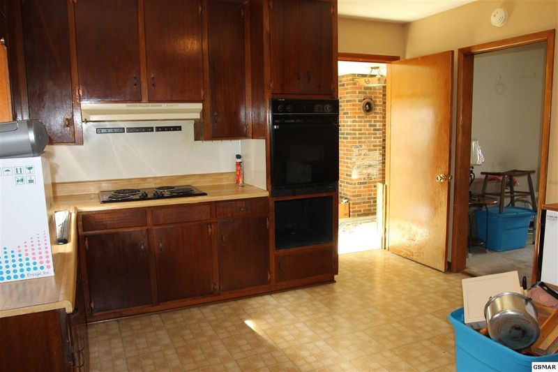 628 Hendron Chapel Rd, Knoxville, TN 37920