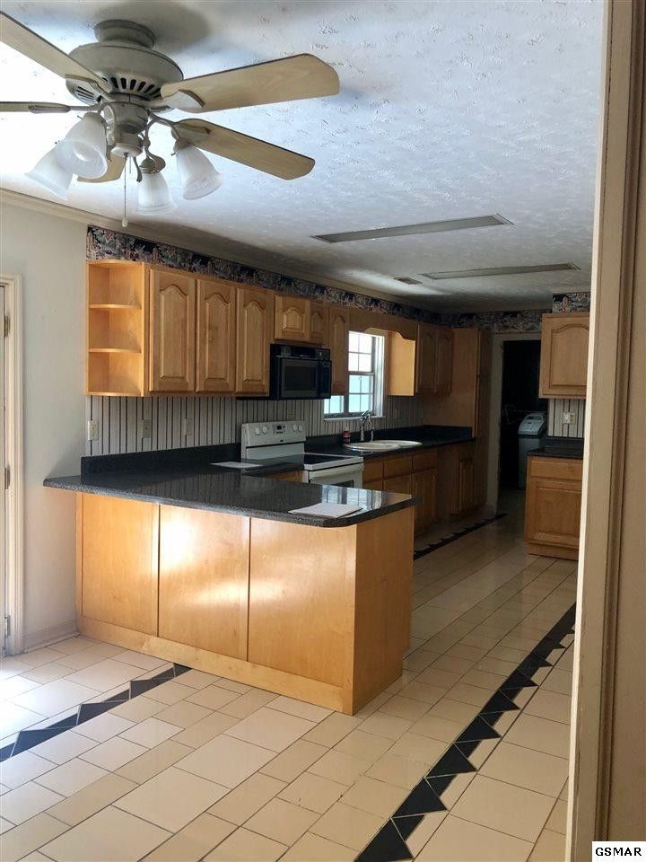 1021 Honey Ln, Sevierville, TN 37876