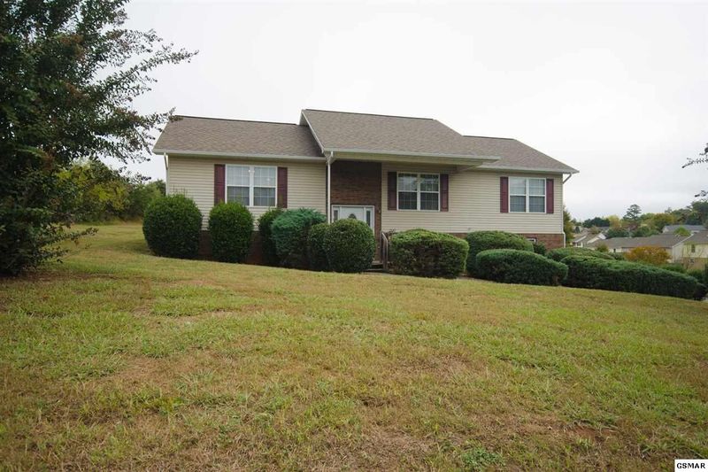 1541 Jasmine Trl, Sevierville, TN 37862
