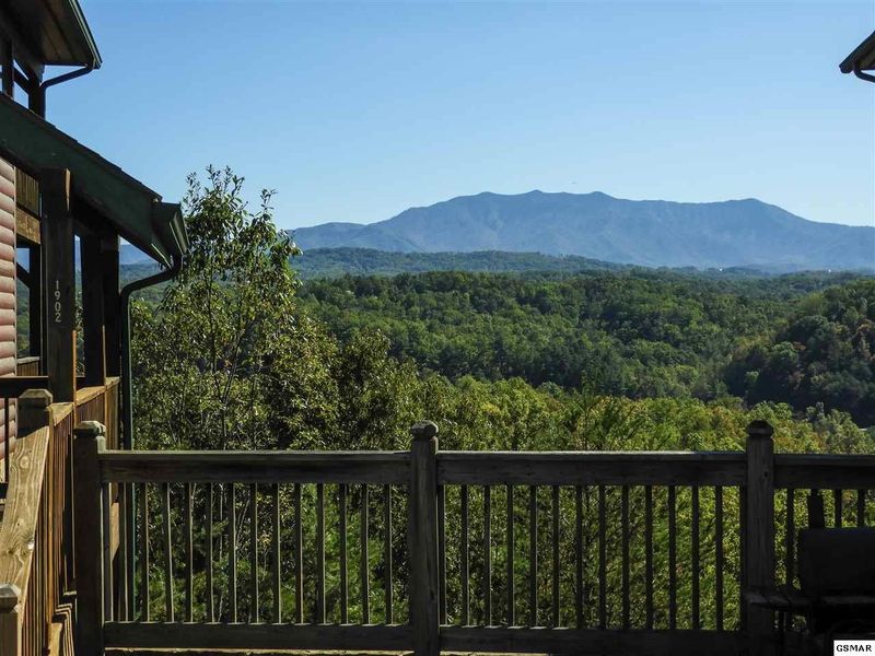 1902 Starr View Dr, Sevierville, TN 37876